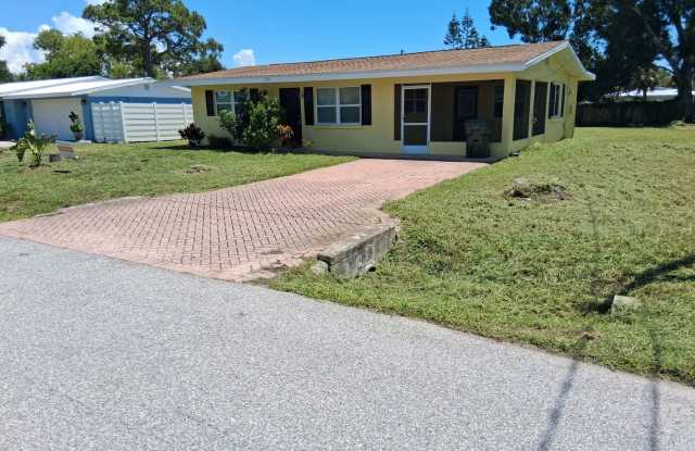 Welcome to 2154 Inner Cass, your ideal 2/1 home in Sarasota photos photos