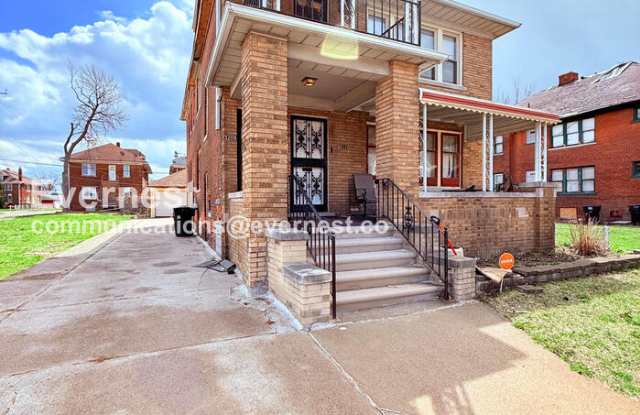 3209 West Grand Street photos photos