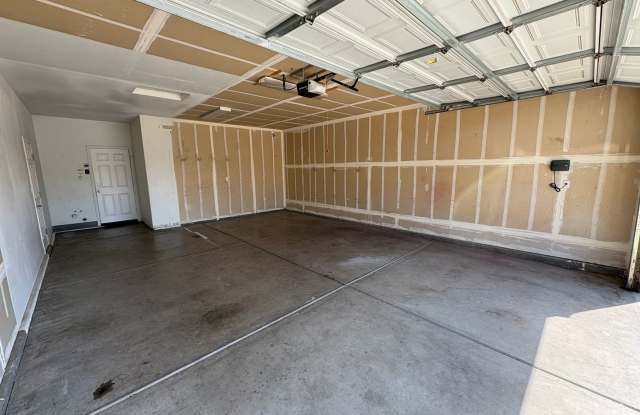 NW Visalia Home in Quiet Neighborhood for Rent Ready! Gallery 4