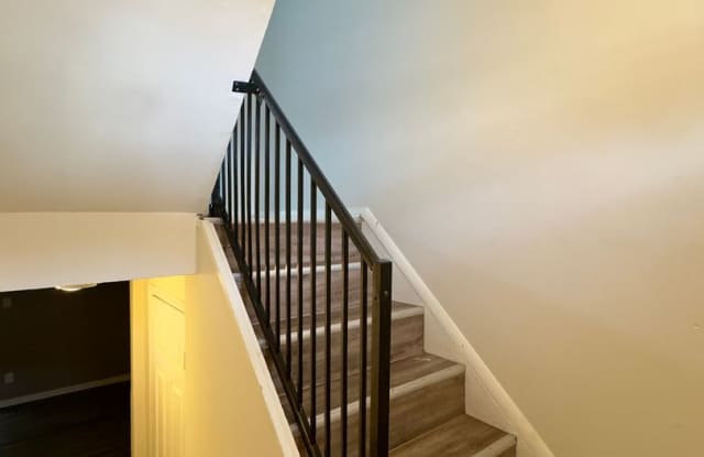 Charming 3-Bedroom Townhome in Prime Edgewood Location Gallery 4