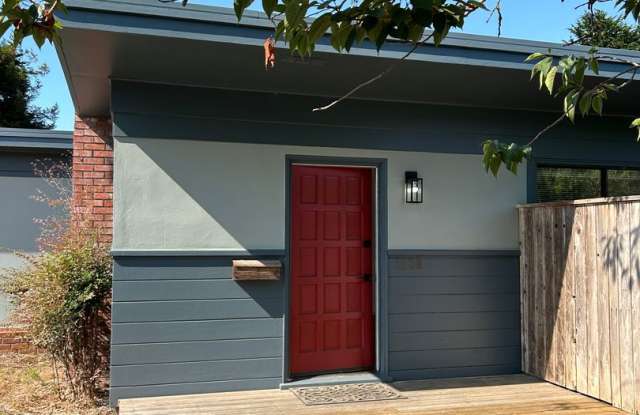 Updated Three Bed One Bath House Eureka photos photos