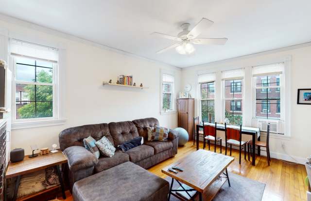 Great location; Gorgeous, Sunny 1-bed Available for 9/1! Gallery 3