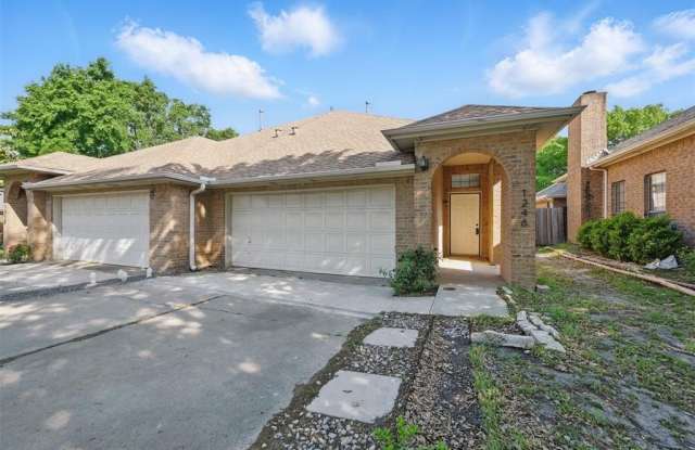 1246 W Hudgins Street - 1246 West Hudgins Street, Grapevine, TX 76051