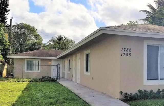 1782 SW 44th Ter photos photos