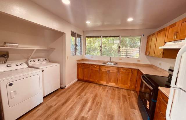 Beautifully Renovated Duplex in Prime Aiea Location – Small Pets Welcome! Gallery 3