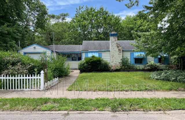 2405 Woodmont Dr photos photos