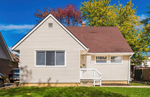Updated 4 Bedroom, 2 Full Bath Cape Cod!! - 3556 Seabrook Avenue, Columbus, OH 43227