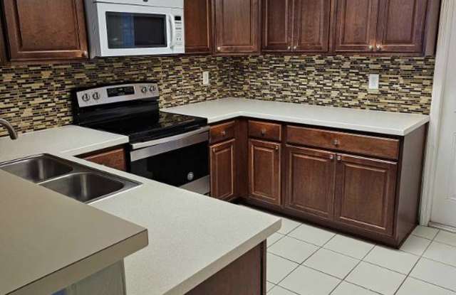 7624 Colonial Court Gallery 3