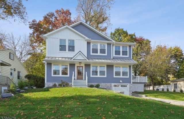 99 Ashwood Ave photos photos