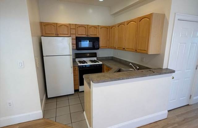 4-12 Humboldt Place4-12 Humboldt Place, 12 - 2 photos photos