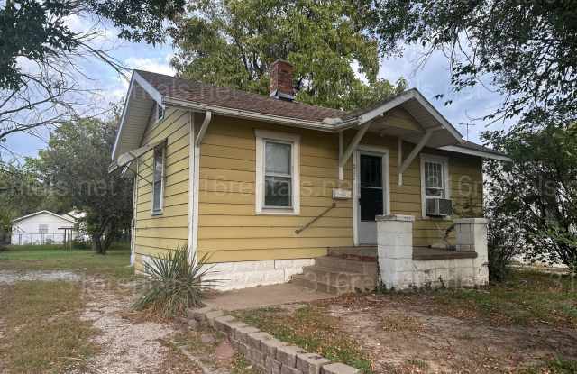 $700 - 2 bed 1 bath - Single Family Home - 211 North Edwards, Wichita, KS 67203