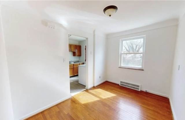 20460 Lakeshore Boulevard Gallery 4