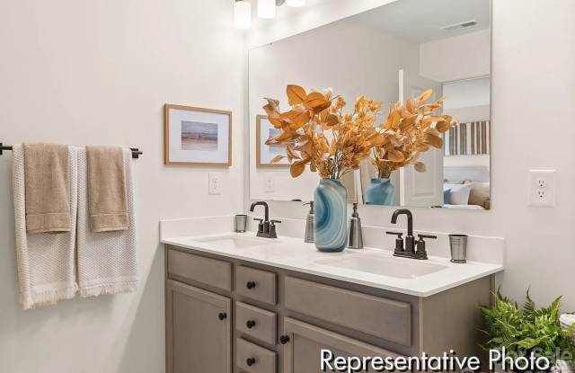 Room in 3 Bedroom Townhome at Pagebrook Ln Gallery 4