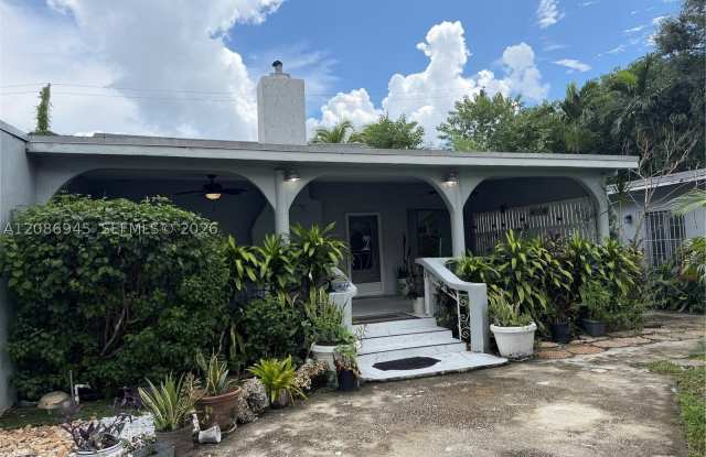 7017 NW 5th Ct Gallery 3