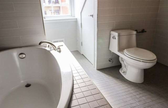 Gorgeous Federal Hill 3bd/2ba with Modern Amenities, CAC, W/D and Upper Deck! Available now Gallery 4