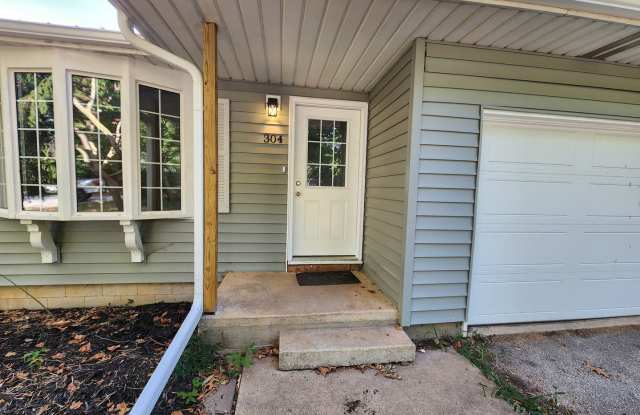 Spacious 4-Bedroom, 2.5-Bathroom Home AVAILABLE NOW!! photos photos