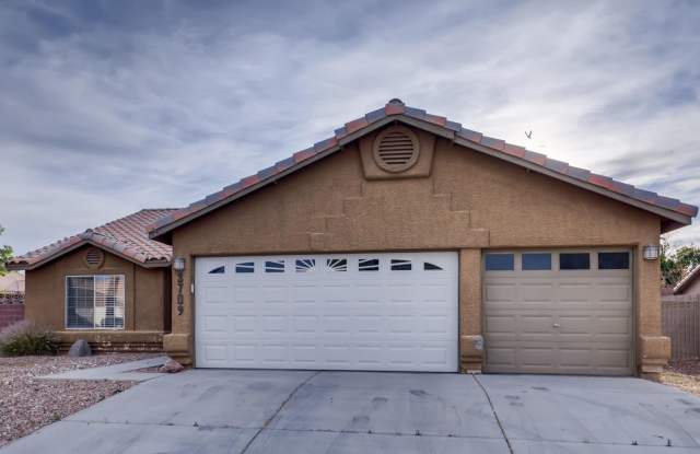 Spacious Single-Story Home with RV Parking – No HOA! Gallery 1
