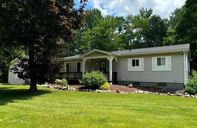 2794 HUNTERS CREEK Road - 2794 East Hunters Creek Road, Lapeer County, MI 48455