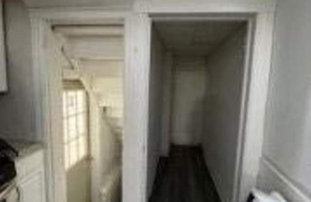 77 Old Broadway Gallery 4