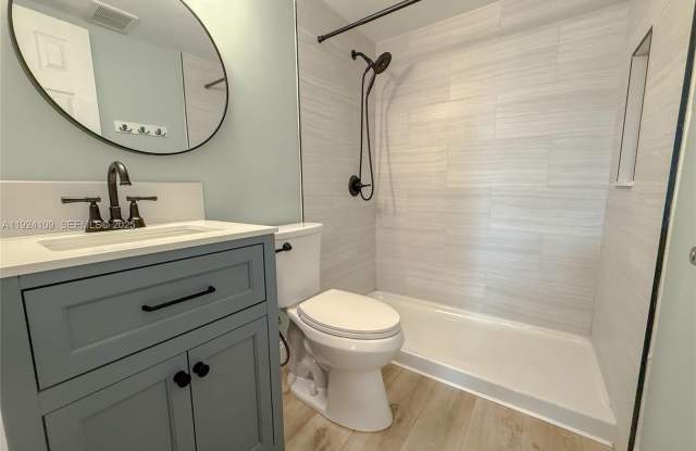 3211 SW 44th St photos photos