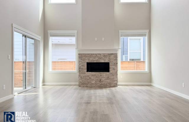 Beautiful Tehaleh Home with Office, A/C, Fenced Yard & EV Charger Gallery 4