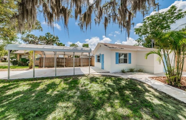 1233 1/2 SEDEEVA CIRCLE S - 1233 1/2 Sedeeva Cir S, Clearwater, FL 33755