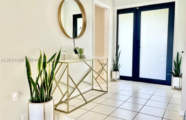 8522 SW 148th Ter Gallery 3