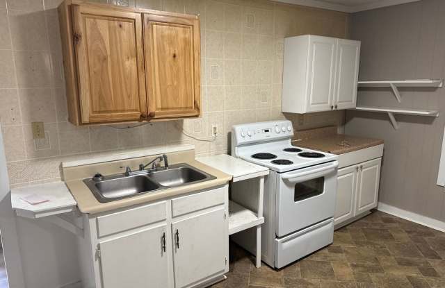 Rental Listing: Charming 2 Bed, 1 Bath Home - $1,250 / month Gallery 3