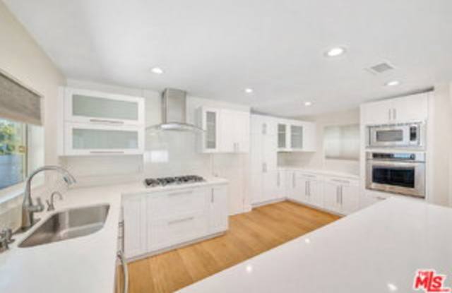 21817 Providencia Street photos photos