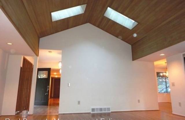 4725 Highland Dr. Gallery 2