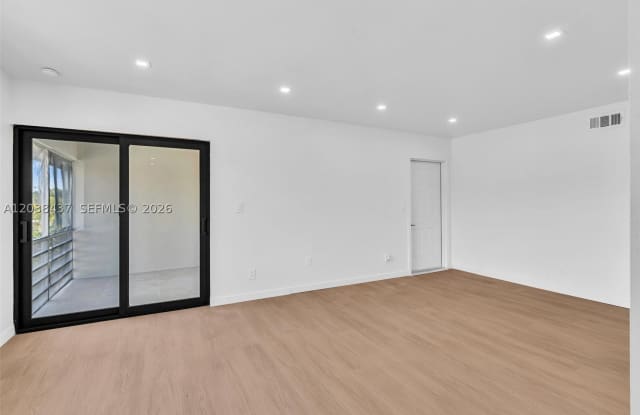 1924 NE 26th St Gallery 4