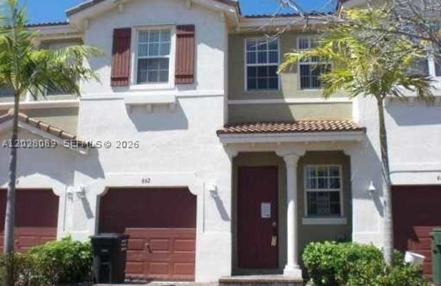 662 NE 21st Ter photos photos