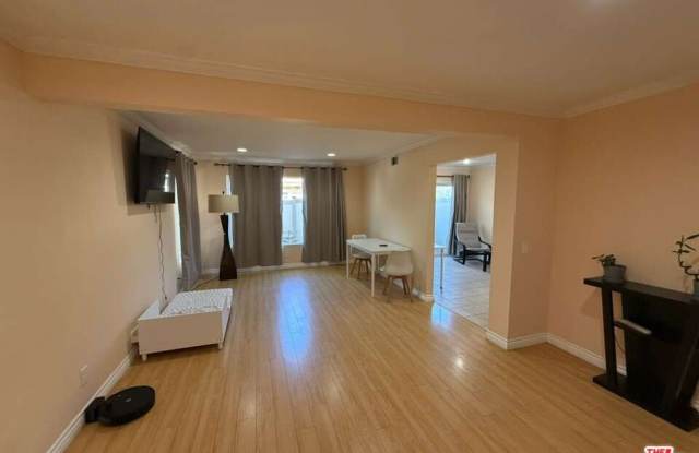 12312 Runnymede St photos photos