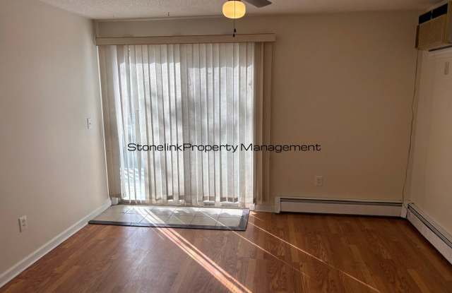 Beautiful Townhouse For Rent in Providence! Gallery 3