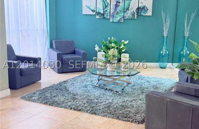 900 Saint Charles Pl Gallery 2