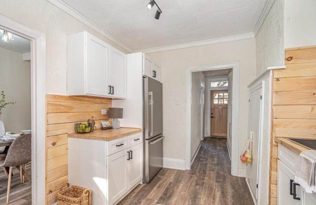 Newly  remodeled Historic Area Property Gallery 4