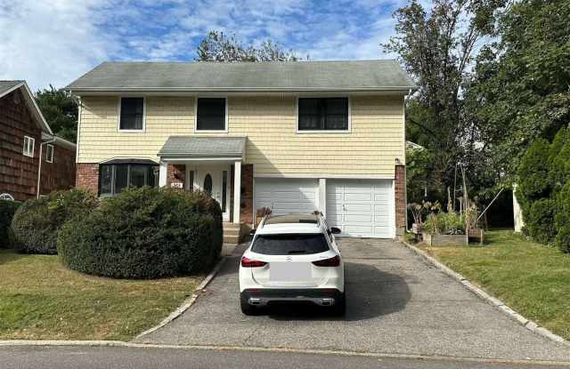 301 Thompson Shore Road - 301 Thompson Shore Road, Manhasset, NY 11030