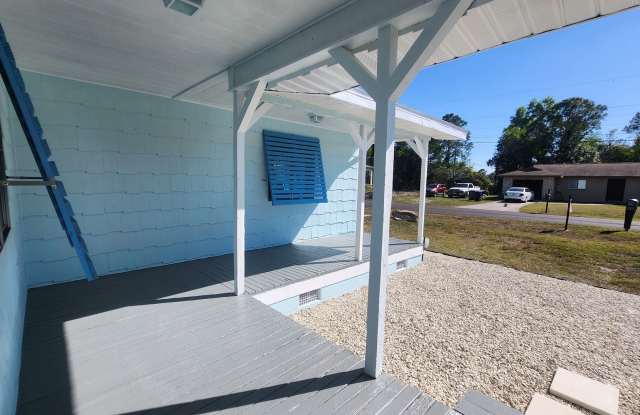 Charming 3BR/2BA House in Lehigh MOVE IN SPECIAL 25% OFF FIRST MONTH RENT! Gallery 4
