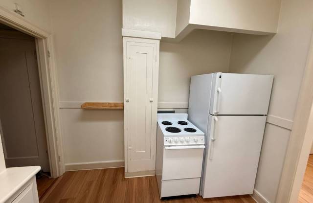 2br - 780ft2 - Prime location! One block to UCB Gallery 4