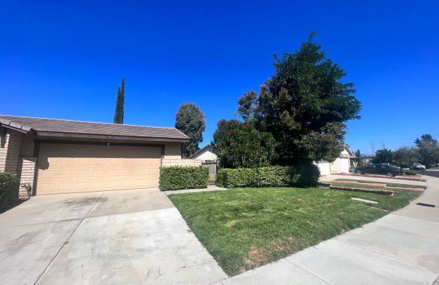 COMING SOON! Single Story 2 Bedroom Home for Rent in Valencia Gallery 1