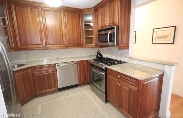 832 N Holladay Dr - 832 North Holladay Drive, Seaside, OR 97138