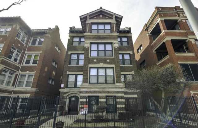 1027 Hyde Park - 1027 E Hyde Park Blvd, Chicago, IL 60615