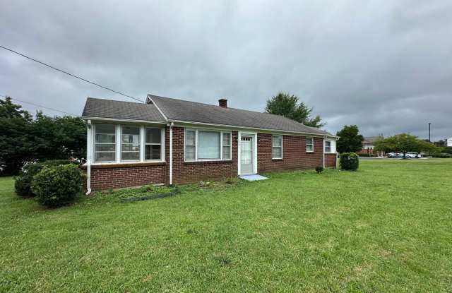 Brick house in the middle of Rustburg! photos photos