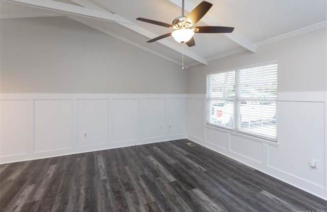 216 Hillside Avenue SW Gallery 2