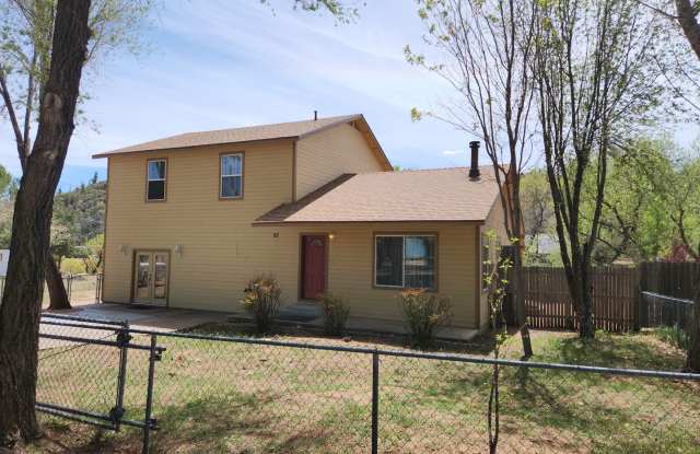 Beautiful 3 bed/3 bath home with huge bonus room Gallery 3