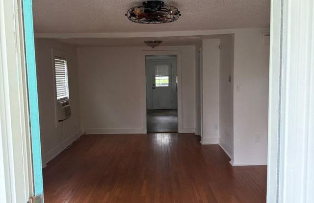 Charming 2 Bed 1 Bath Home with Fenced Backyard in Excelsior Springs Gallery 4