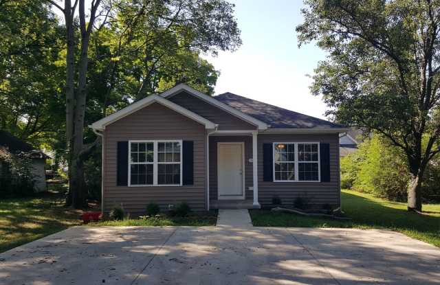 2 Bedroom, 1 1/2 Bath House - 1245 Nutwood Street, Bowling Green, KY 42104