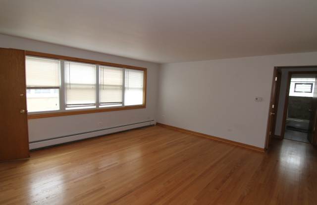 5211 North East River Road Gallery 2