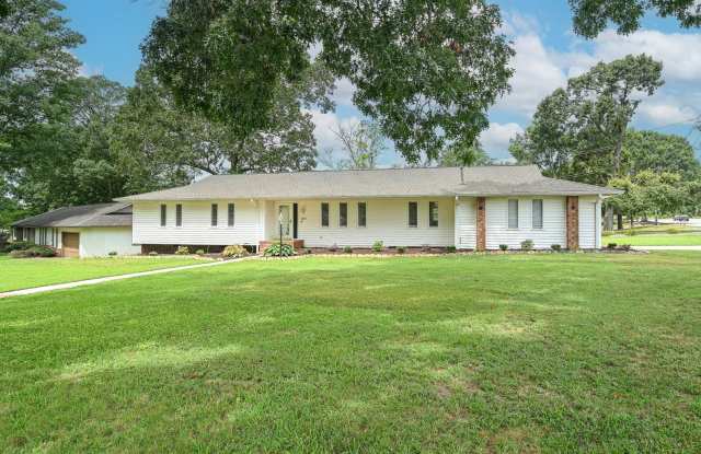 Suburban Charm with Refreshing Pool Oasis in Merrifield Park - 109 New Haven Drive, Wade Hampton, SC 29615