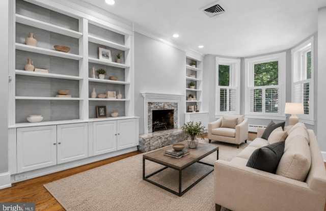 3044 CAMBRIDGE Place NW Gallery 3